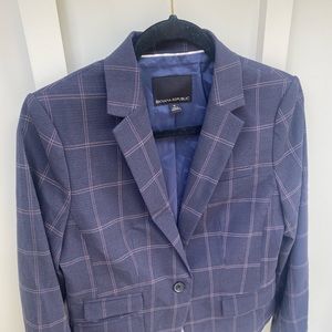 Banana Republic Windowpane Navy and blush Blazer. Size 6. EUC